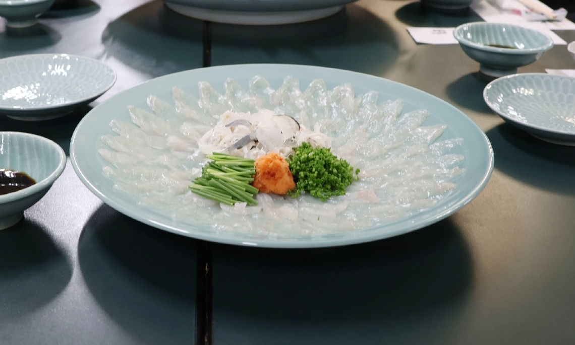 「夏ふぐ」のフグ刺し