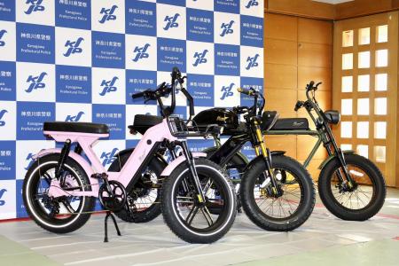 神奈川県警が押収したモペット＝２月、横浜市内