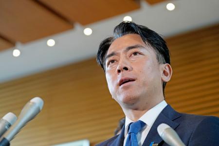 江藤農相の後任に決まり、記者団の取材に応じる小泉進次郎自民党前選対委員長＝２１日午後、首相官邸