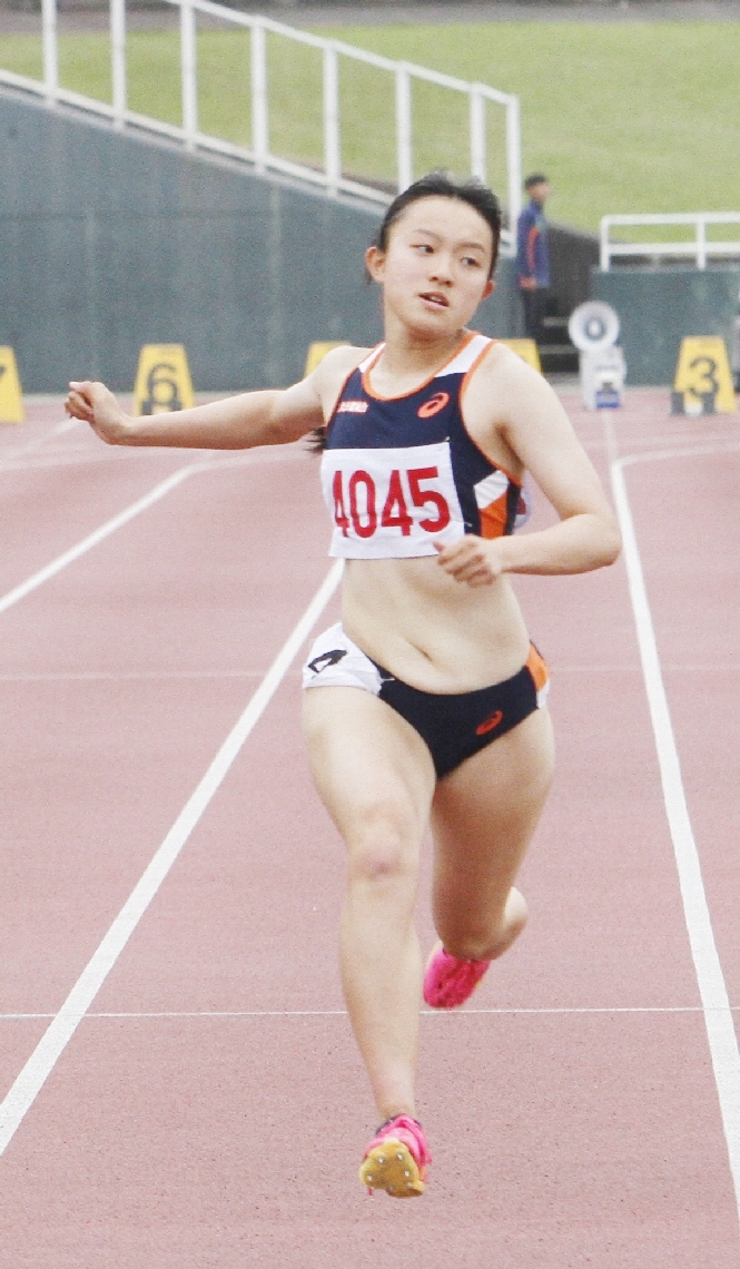 【女子１００㍍決勝】優勝した雄城台の藤原