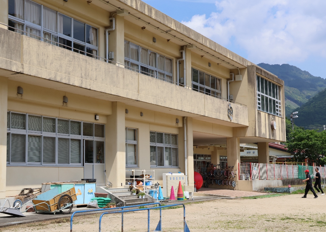 小規模特認校に指定された本匠小＝佐伯市本匠