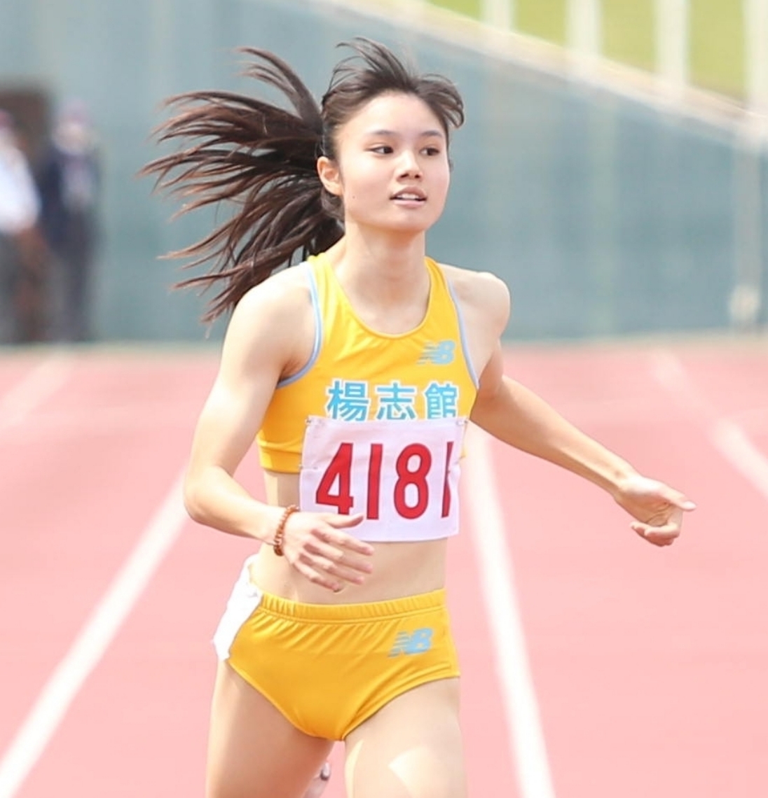陸上女子４００メートルで初優勝した楊志館の池田