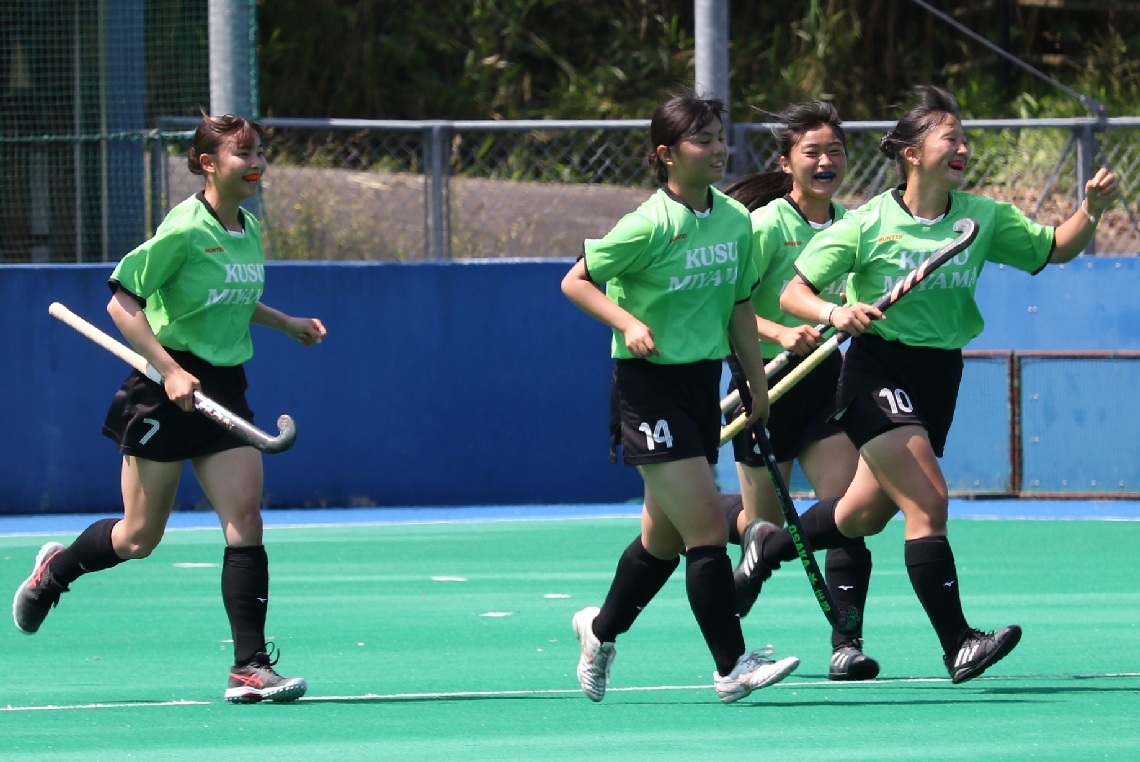 【ホッケー男女】初得点に喜ぶ玖珠美山の女子