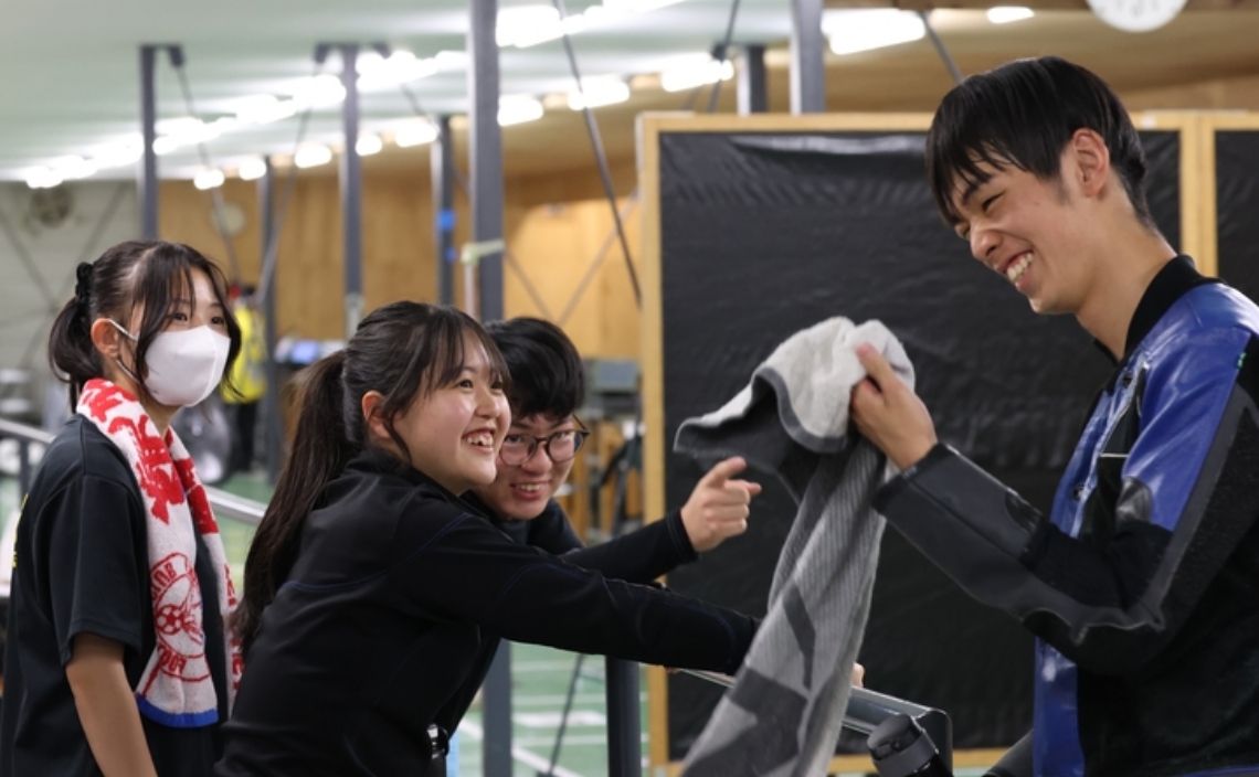 【ライフル射撃】仲間と楽しみながら競技に向き合う選手たち