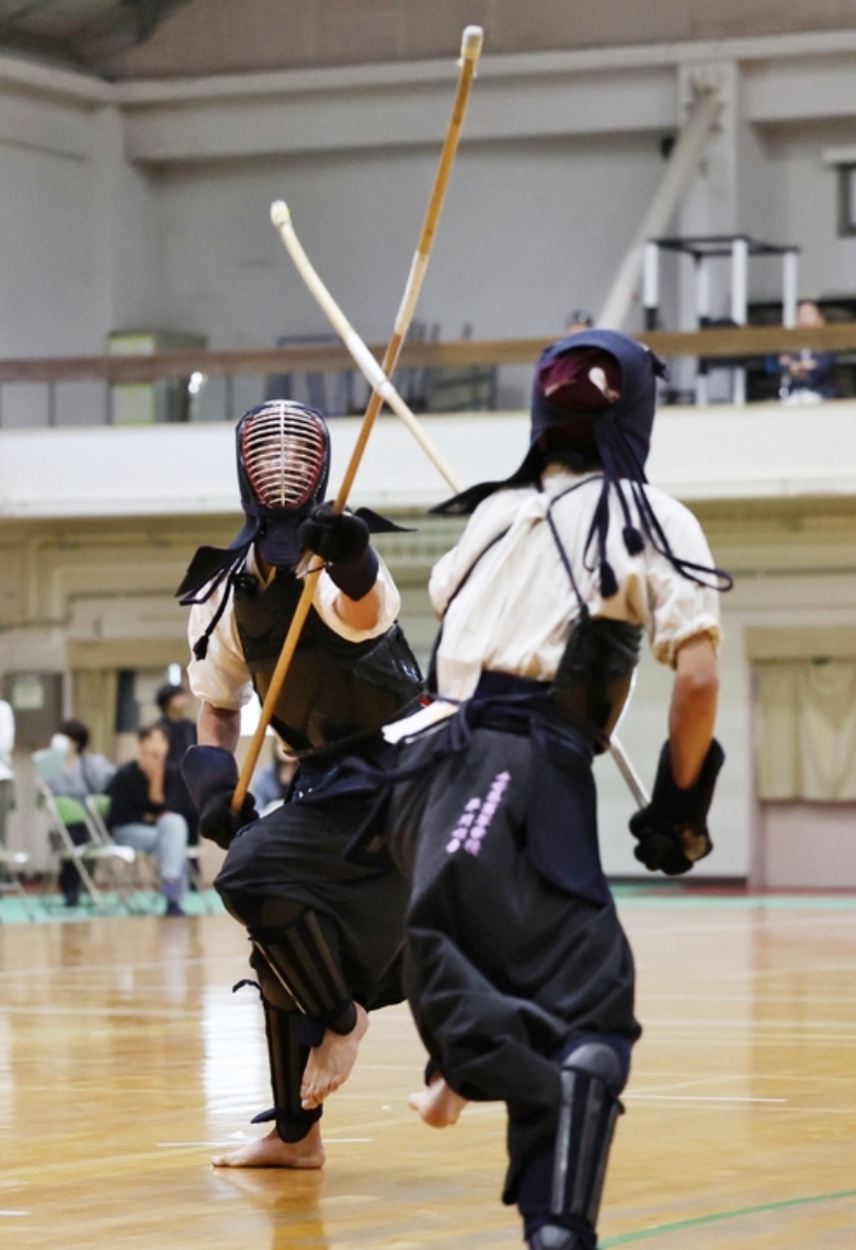 【なぎなた男子個人試合決勝】優勝した大分西の原（奥）