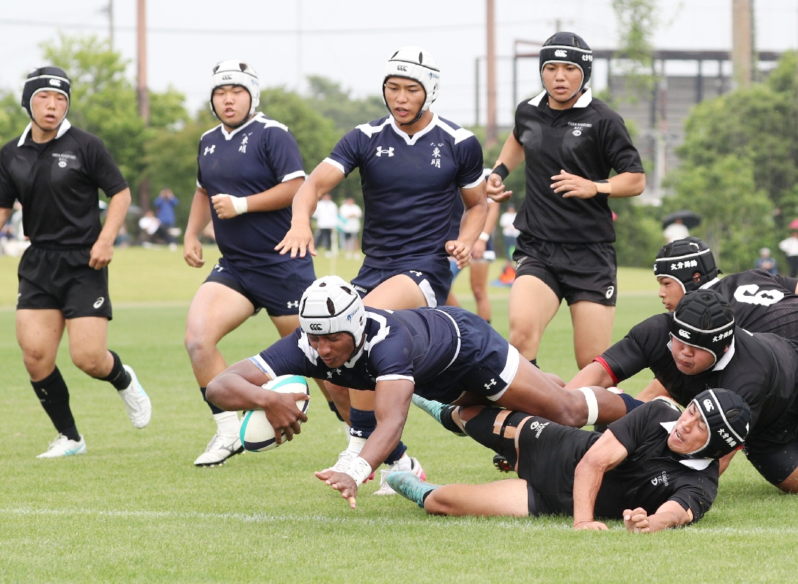 【ラグビー決勝・東明―舞鶴】前半１６分、トライを決める東明のＣＴＢナビニャータ＝クラサスサッカー・ラグビー場