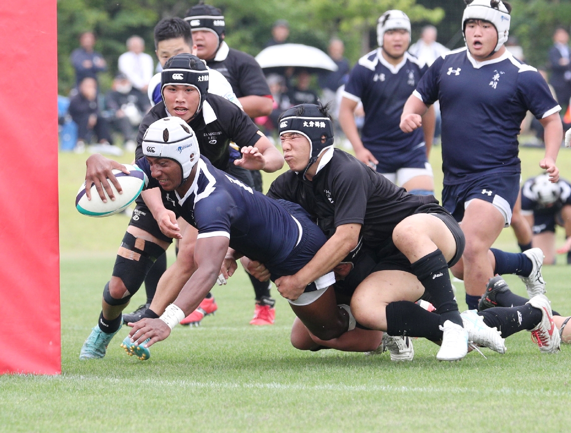 前半３０分、トライを決める東明のＣＴＢナビニャータ