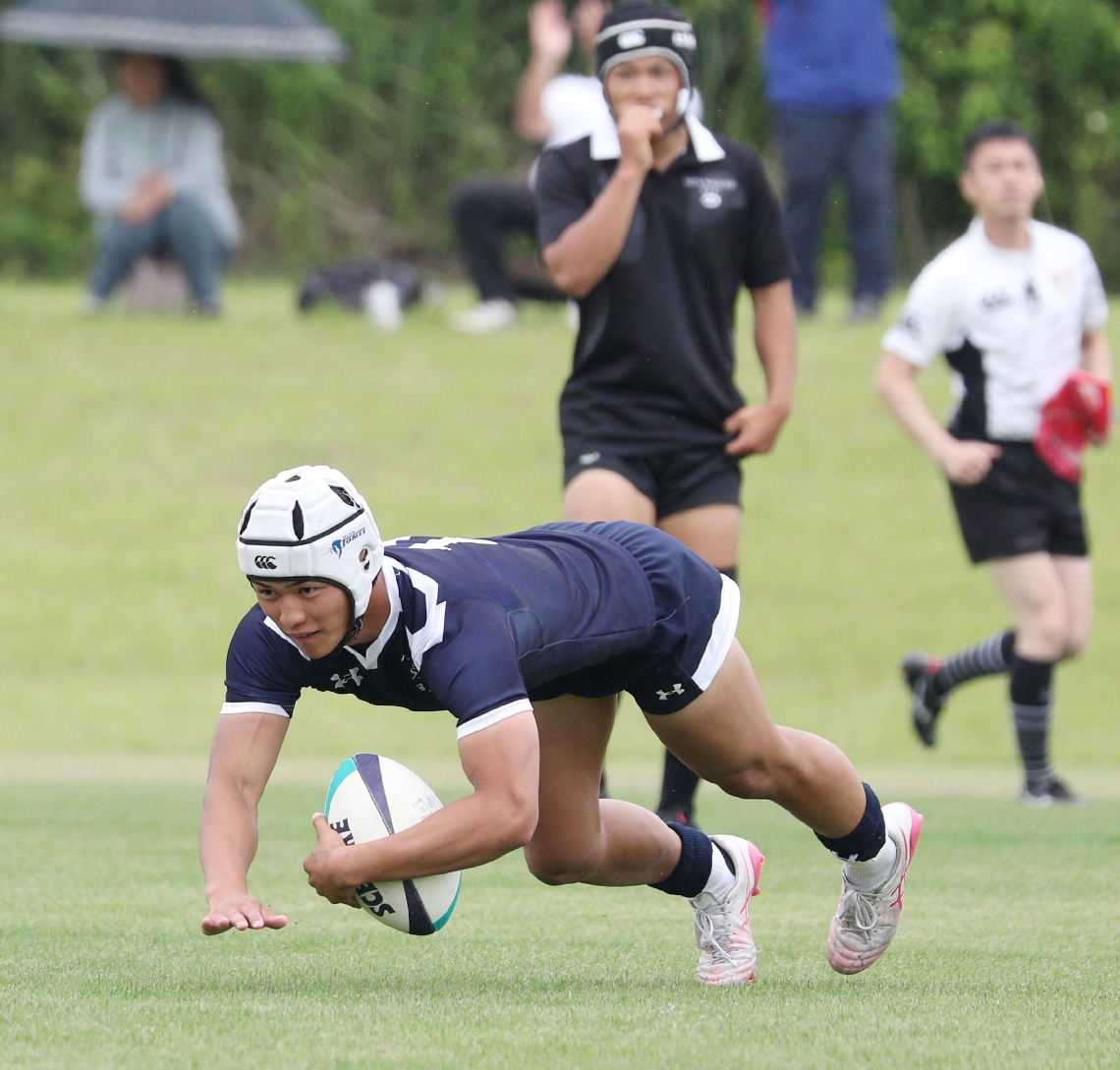 後半２分、東明のＷＴＢ上野がトライを決める