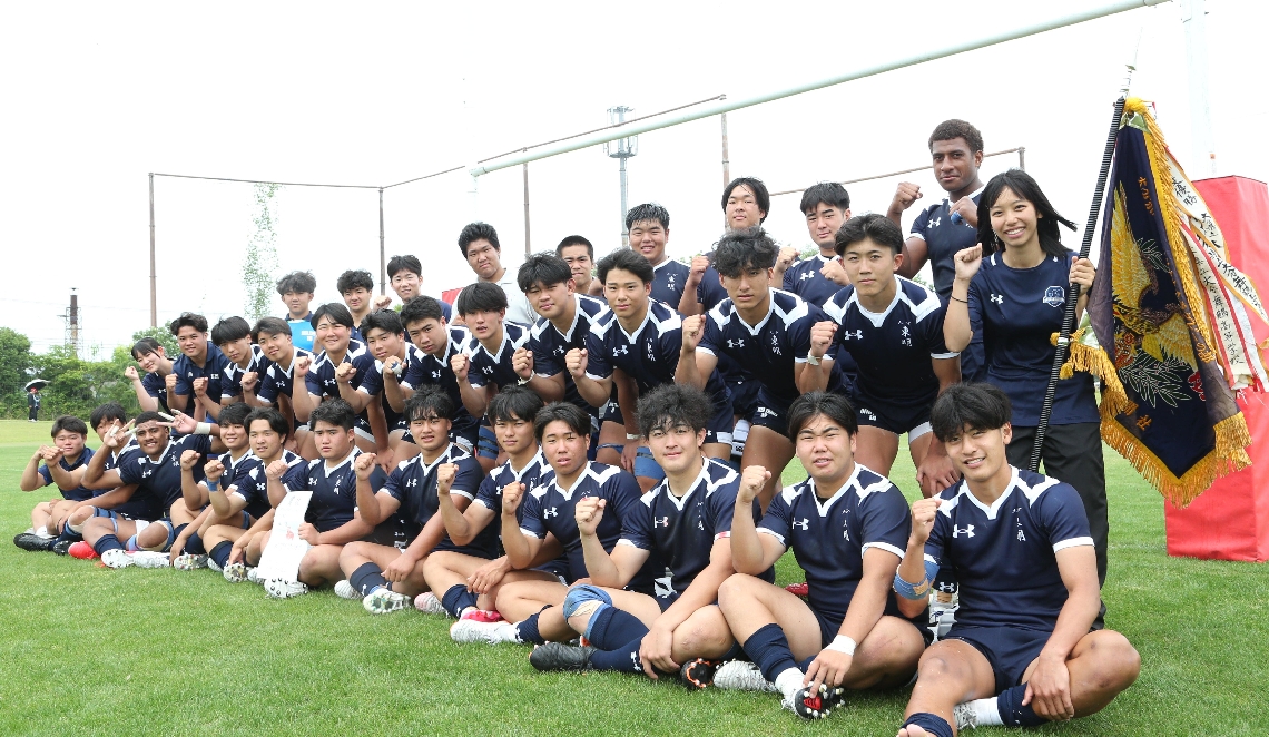 優勝した東明の選手ら