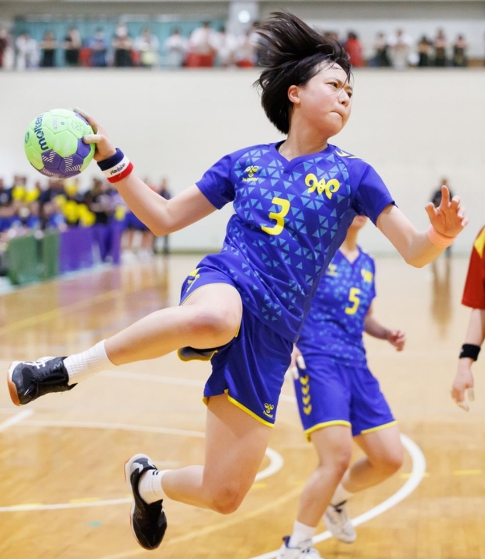 【ハンドボール女子リーグ・大分―鶴崎】シュートを放つ大分の中村