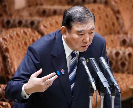 参院予算委の集中審議で答弁する石破首相＝２日午後