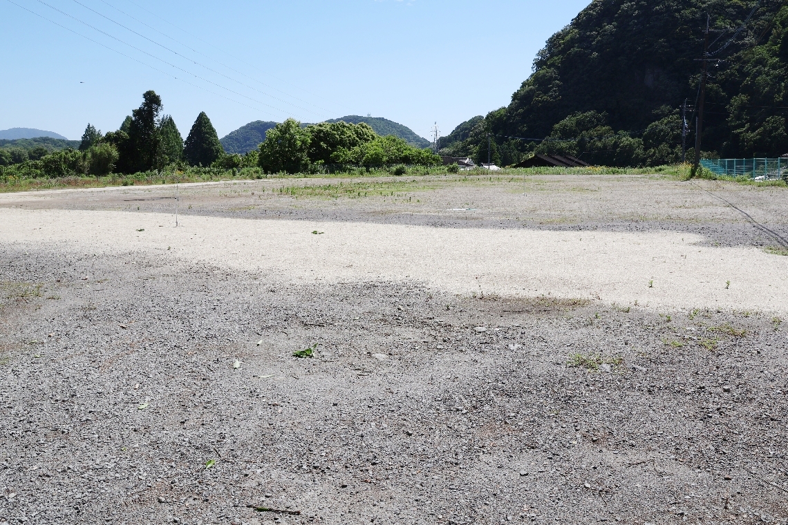 子育て世帯などを呼び込むため、宅地として造成予定の市有地＝４日午前、由布市庄内町大龍