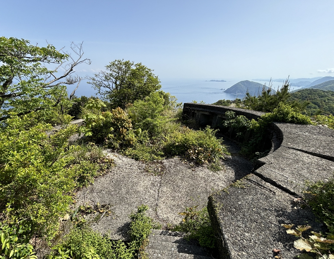豊後水道を一望できる仙崎砲台跡＝２０２５年５月８日、佐伯市蒲江西野浦