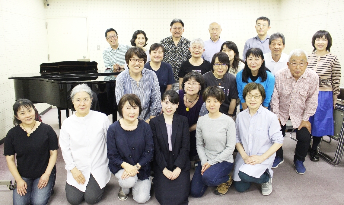 和気あいあいと練習に励む府内滝廉太郎合唱団のメンバー