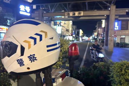 蘇州日本人学校近くの日本料理店街。警戒のため警察のバイクが常時止められていた＝１９日、中国江蘇省蘇州（共同）