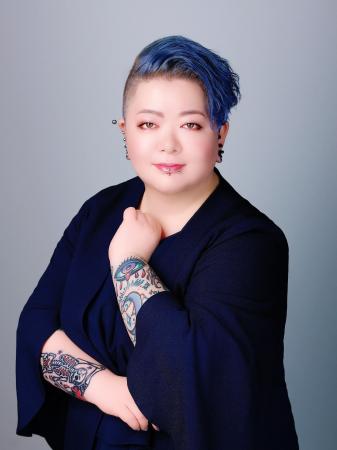 王谷晶さん（河出書房新社提供）