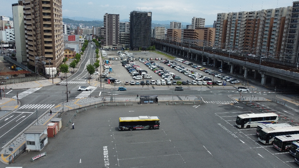 活用のアイデアを募集する市有地。現在は駐車場などに使われている＝大分市要町