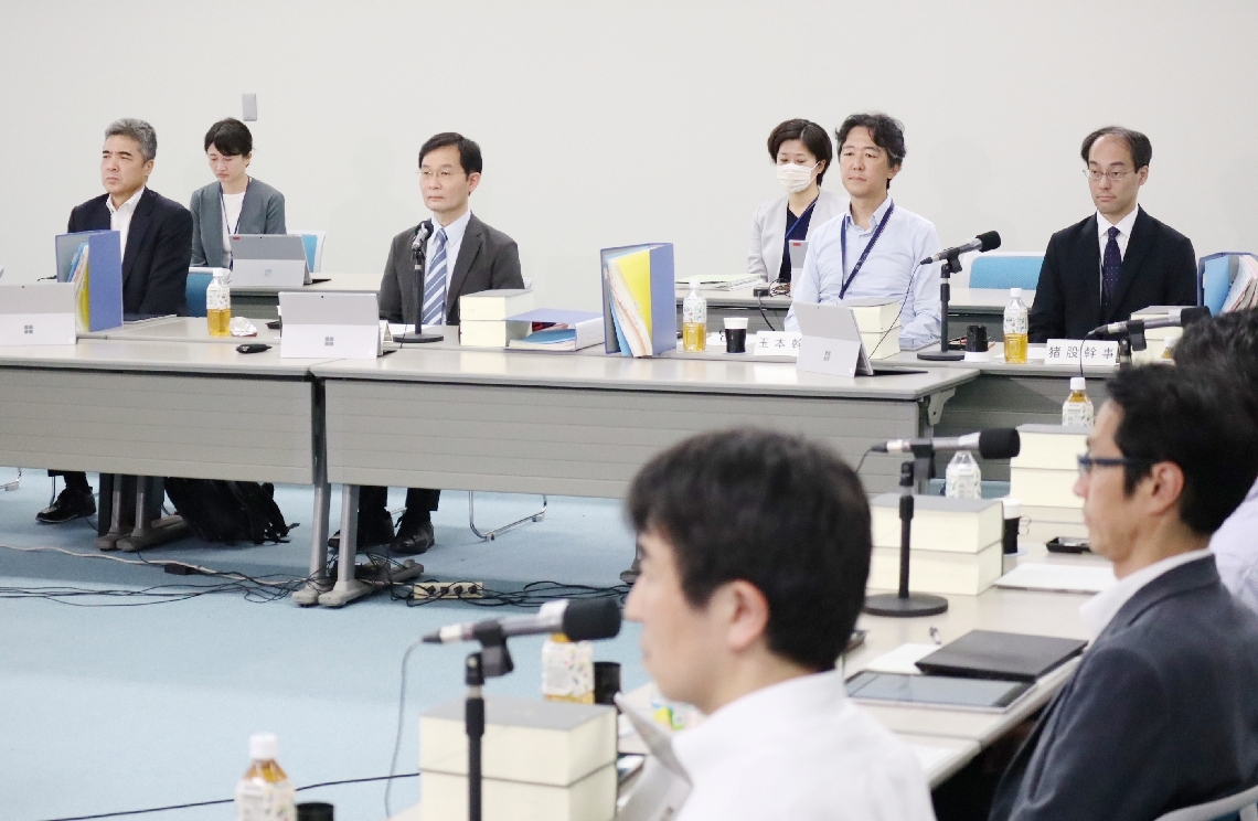 法制審議会刑事法部会第３回会合に臨む委員ら＝１０日、東京・霞が関