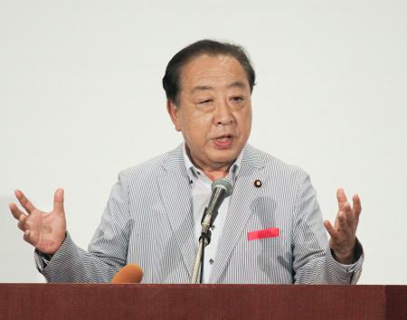 岡山市で演説する立憲民主党の野田代表＝１３日午後