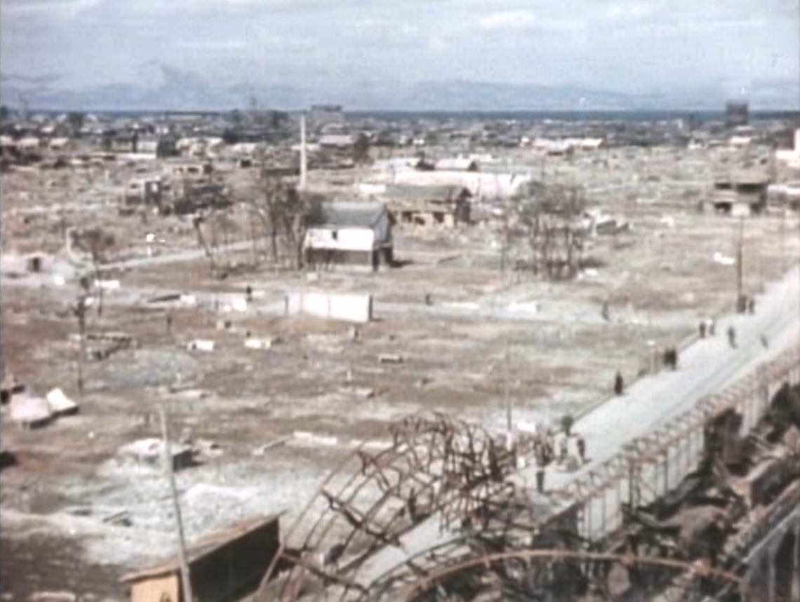 空襲で多くの建物が焼失した大分市街地。現トキハ本店から北西方面を撮影。右下は被災した現大分銀行赤レンガ館＝１９４６年２月、米軍撮影（豊の国宇佐市塾提供）