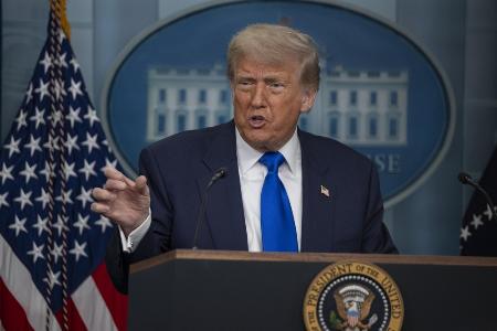 ６月、ホワイトハウスで記者会見するトランプ米大統領＝ワシントン（ゲッティ＝共同）