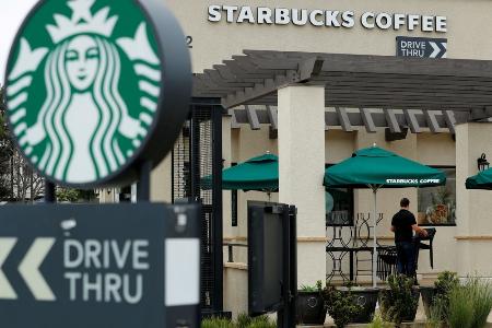 スターバックスの店舗＝米カリフォルニア州、２０１８年（ロイター＝共同）