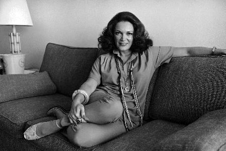 米ロサンゼルスで撮影に応じるコニー・フランシスさん＝１９７８年１１月（ＡＰ＝共同）