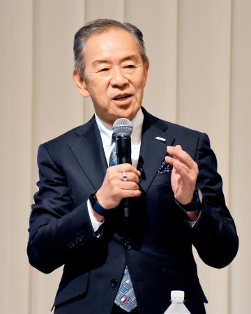 記者会見するラピダスの小池淳義社長＝１８日午前、北海道千歳市