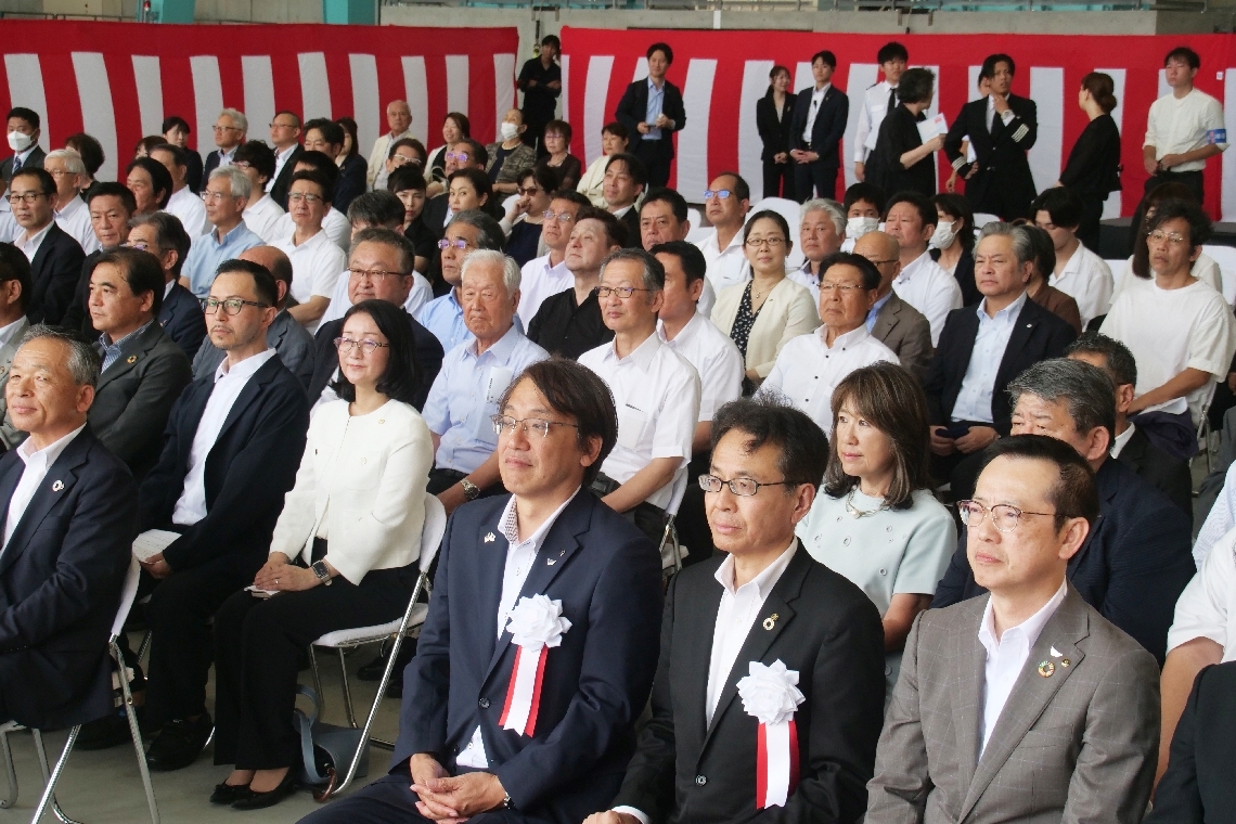 式典には約１４０人が出席