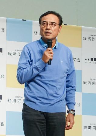 夏季セミナーで発言する経済同友会の新浪剛史代表幹事＝１９日午後、長野県軽井沢町