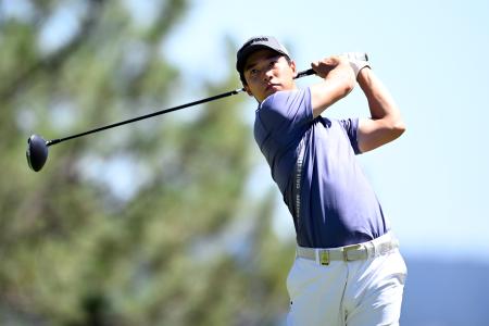 ティーショットを放つ桂川有人＝１９日、タホマウンテン・クラブ（ゲッティ＝共同）