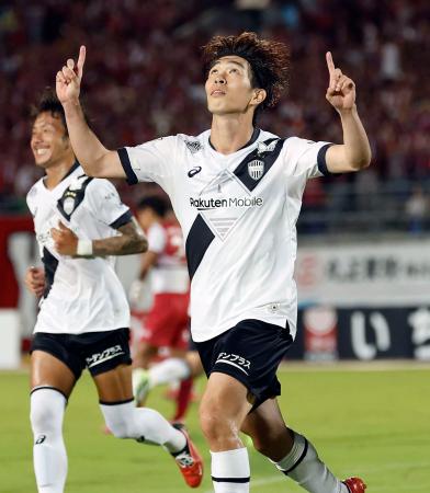 岡山―神戸　後半、ゴールを決め喜ぶ神戸・宮代＝ＪＦＥス