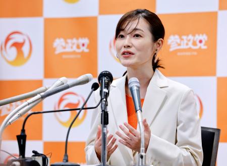 東京選挙区で初当選を果たし、記者会見する参政党のさや氏＝２０日夜、東京都新宿区