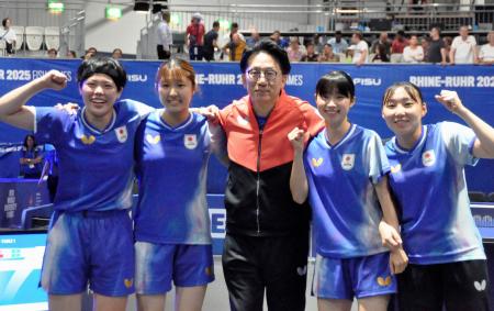 卓球女子団体で優勝した日本＝エッセン（共同）