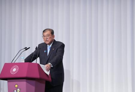 記者会見する自民党総裁の石破首相＝２１日午後、東京・永田町の党本部（代表撮影）