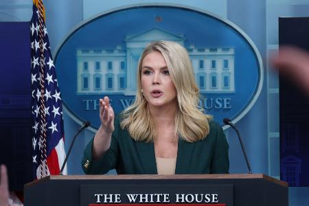 レビット大統領報道官＝３月（ゲッティ＝共同）