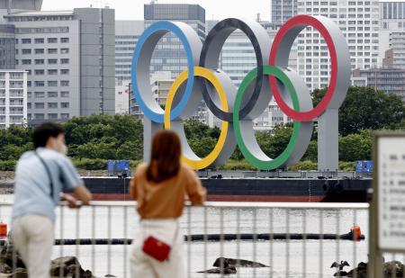 東京・お台場の五輪マークのモニュメント＝２０２１年６月