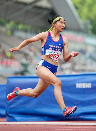 女子４００メートル予選で力走する四国学院大香川西の松井詩乃＝ホットスタッフフィールド広島