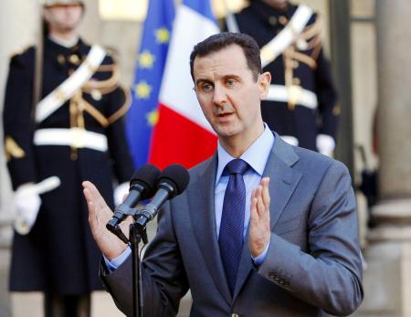 パリで演説するシリアのアサド大統領（当時）＝２０１０年１２月（ＡＰ＝共同）