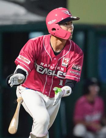 ４回楽天２死、宗山が右中間に本塁打を放つ＝楽天モバイルパーク