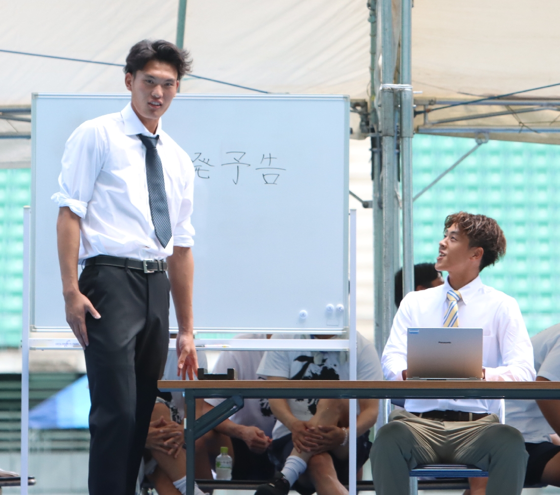 コントを披露するＧＫ古野（左）とＦＷ有働