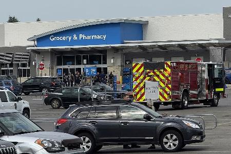 量販店ウォルマートで少なくとも１１人が刃物で刺され、手当てを受けたとＡＰ通信が報じた＝２６日（Ｊａｎ－Ｍｉｃｈａｅｌ　Ｓｔｕｍｐ／Ｔｒａｖｅｒｓｅ　Ｃｉｔｙ　Ｒｅｃｏｒｄ－Ｅａｇｌｅ提供・ＡＰ＝共同）