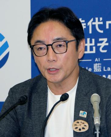 記者会見する徳島県の後藤田正純知事＝１８日、徳島県庁