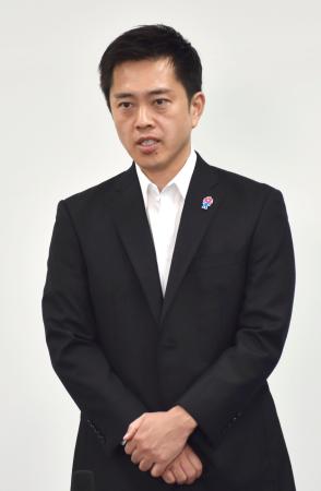 大阪府庁で取材に応じる日本維新の会の吉村洋文代表＝２８日午後