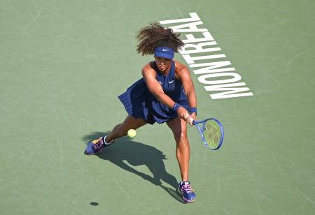 ナショナルバンク・オープンでカナダの選手と対戦する大坂なおみ＝２８日、カナダ・モントリオール（ＡＰ＝共同）