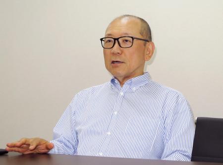 インタビューに応じるストラテジックキャピタルの丸木強氏