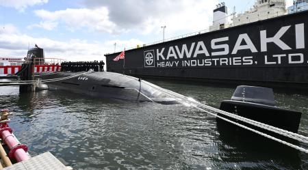 川崎重工業神戸工場で行われた海上自衛隊の潜水艦の引き渡し式＝３月、神戸市中央区