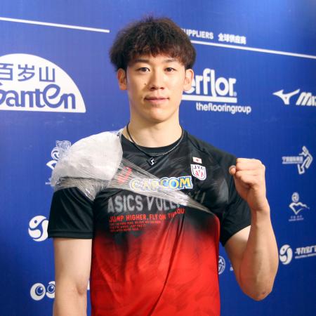 ポーランド戦に向けた練習後、ポーズをとる石川＝寧波（共同）