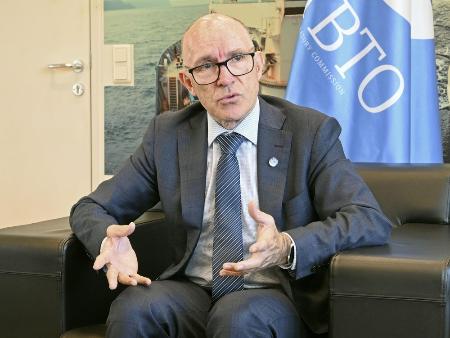 ２０２１年、インタビューに応じたフロイド氏＝ウィーン（共同）