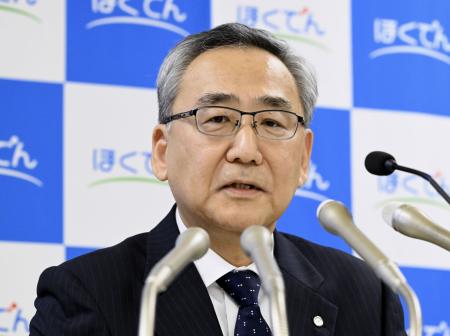 記者会見する北海道電力の斎藤晋社長＝３１日午後、札幌市